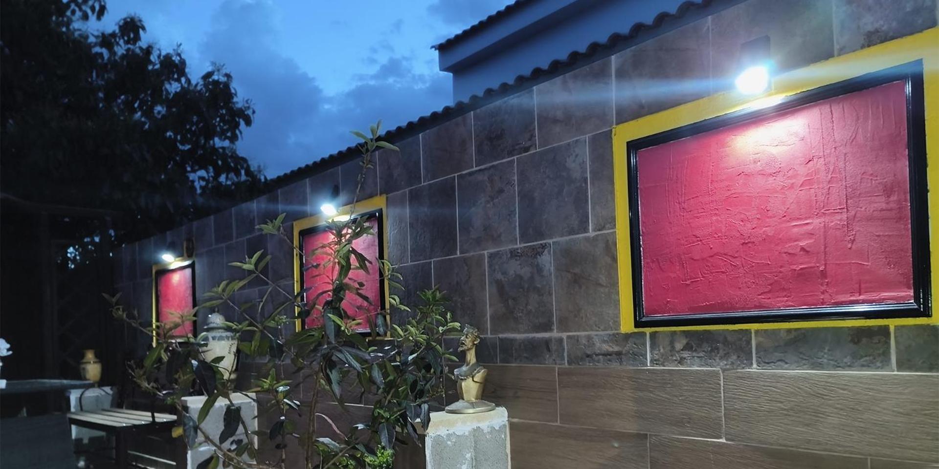 拉波夫拉德瓦利沃纳 Tienda Linda酒店 外观 照片